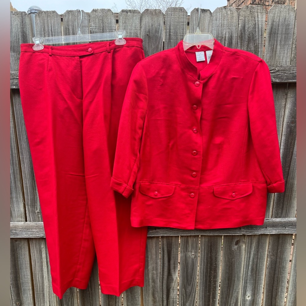 Emma James Woman ‘Liz Claiborne Co.’ - Red Suit